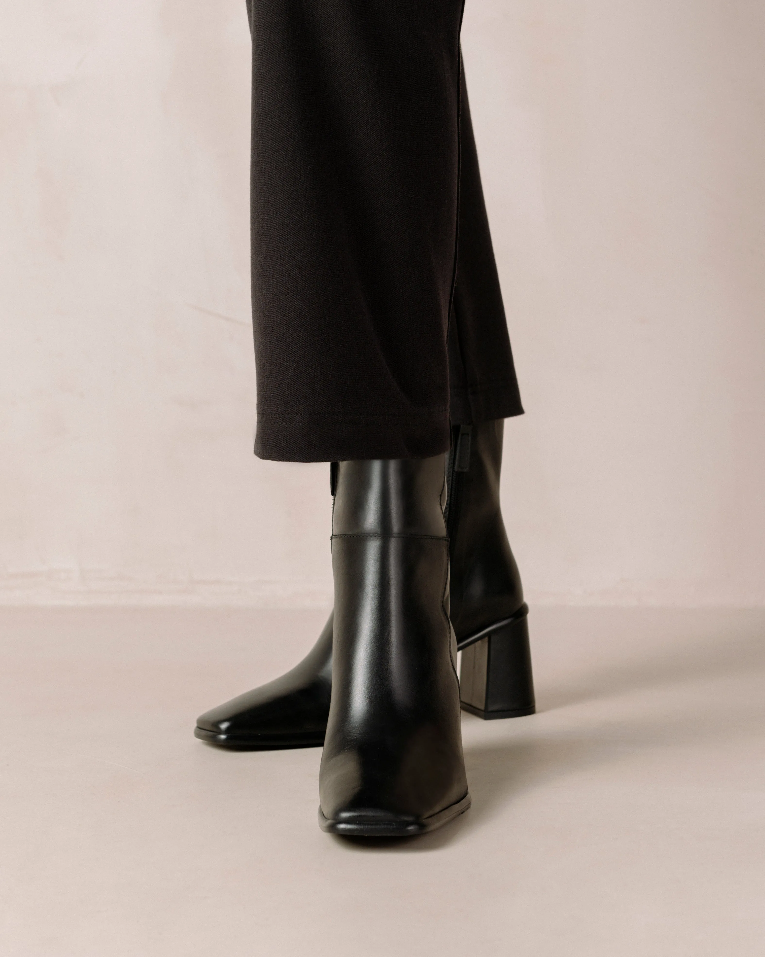 West Vintage Total Black Leather Ankle Boots