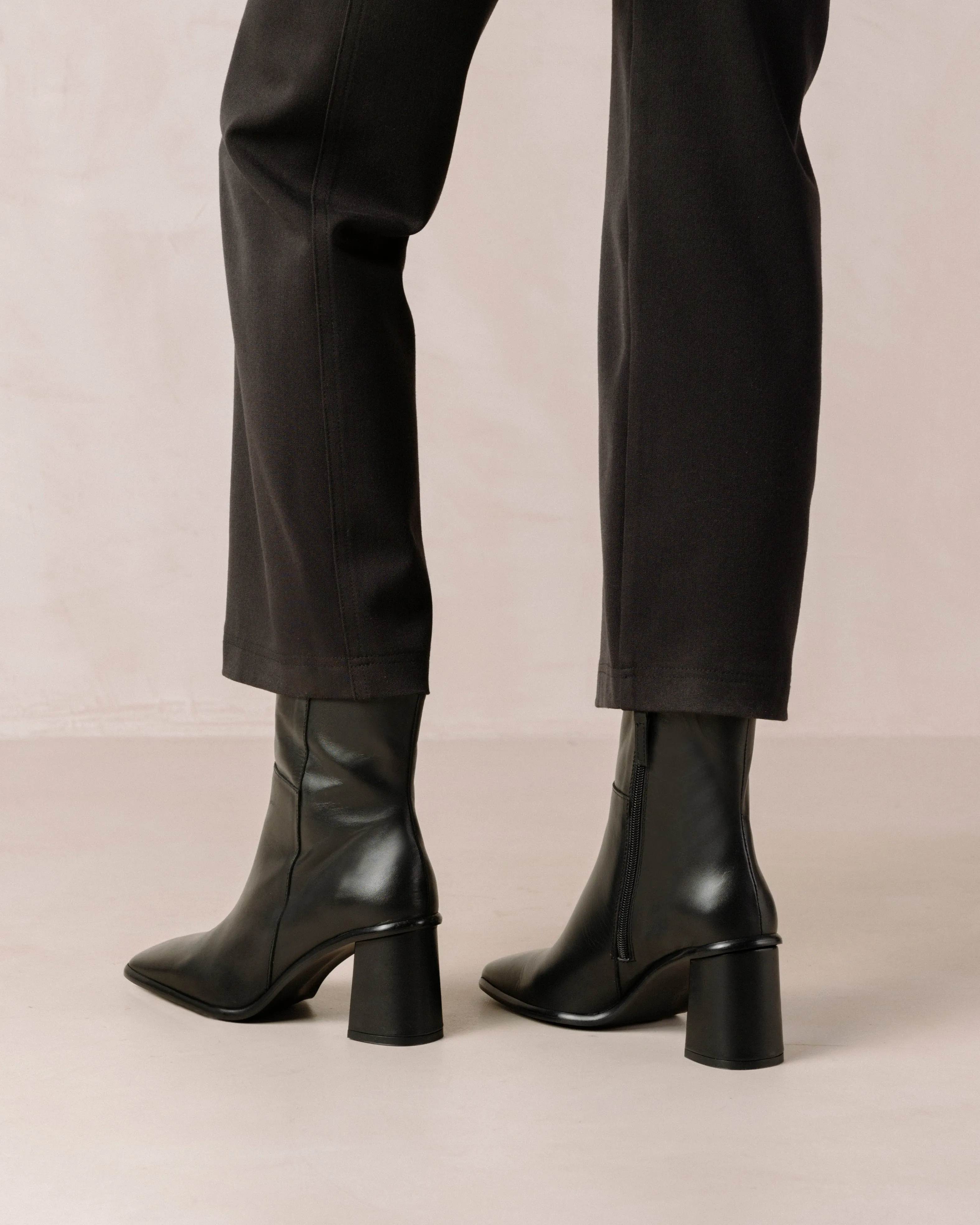 West Vintage Total Black Leather Ankle Boots