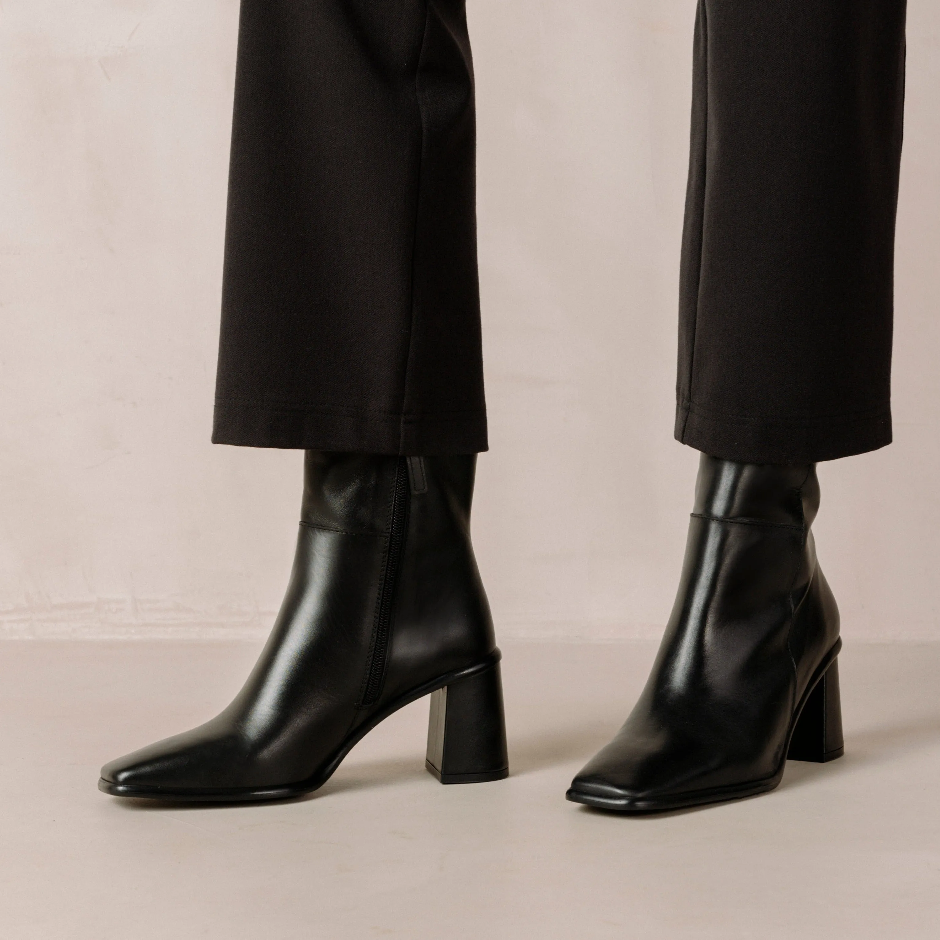 West Vintage Total Black Leather Ankle Boots